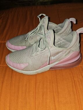 NIKE Air Max 270 Womens Sneakers, Sz 7!!